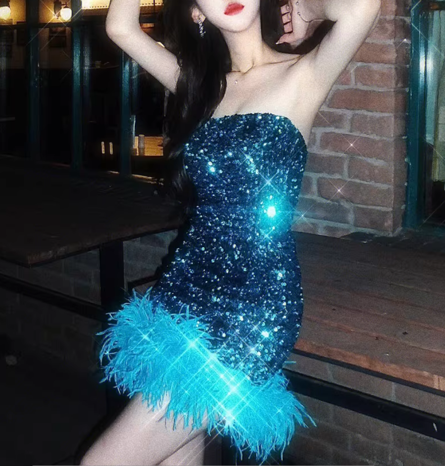 Vestido de fiesta azul con lentejuelas, sin tirantes y dobladillo de plumas, TP3908
