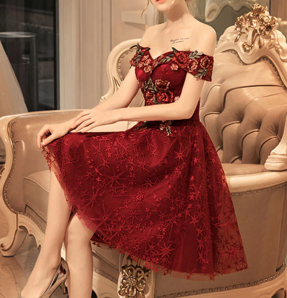 Vintage Burgundy Floral Applique Off-the-shoulder Design A-line Tulle Party Dress Homecoming Dress TP4056