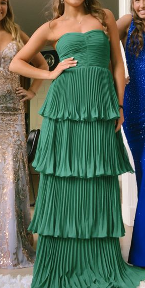 Vestido de fiesta largo de varias capas con volantes verdes para octavo grado