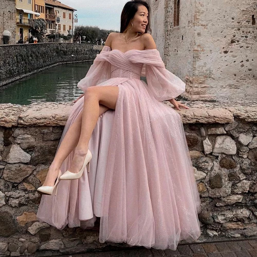Vestidos de fiesta de tul rosa brillante con hombros descubiertos, mangas largas abullonadas y abertura para noche