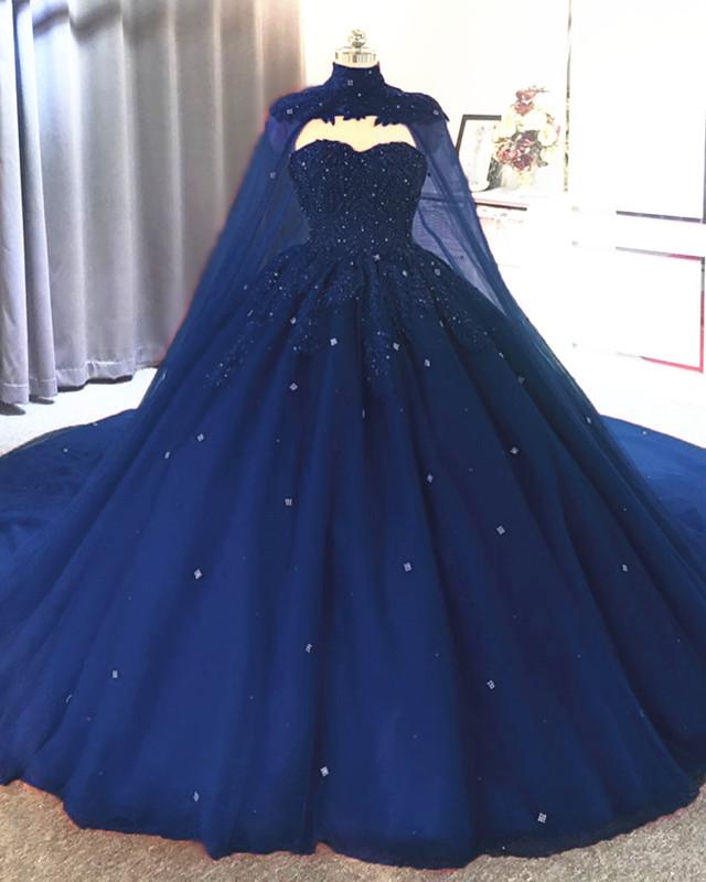 Vestidos de quinceañera con capa y tul