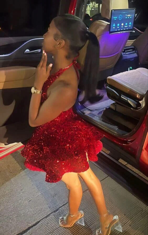 Vestidos de fiesta cortos rojos con lentejuelas y capas, sexys