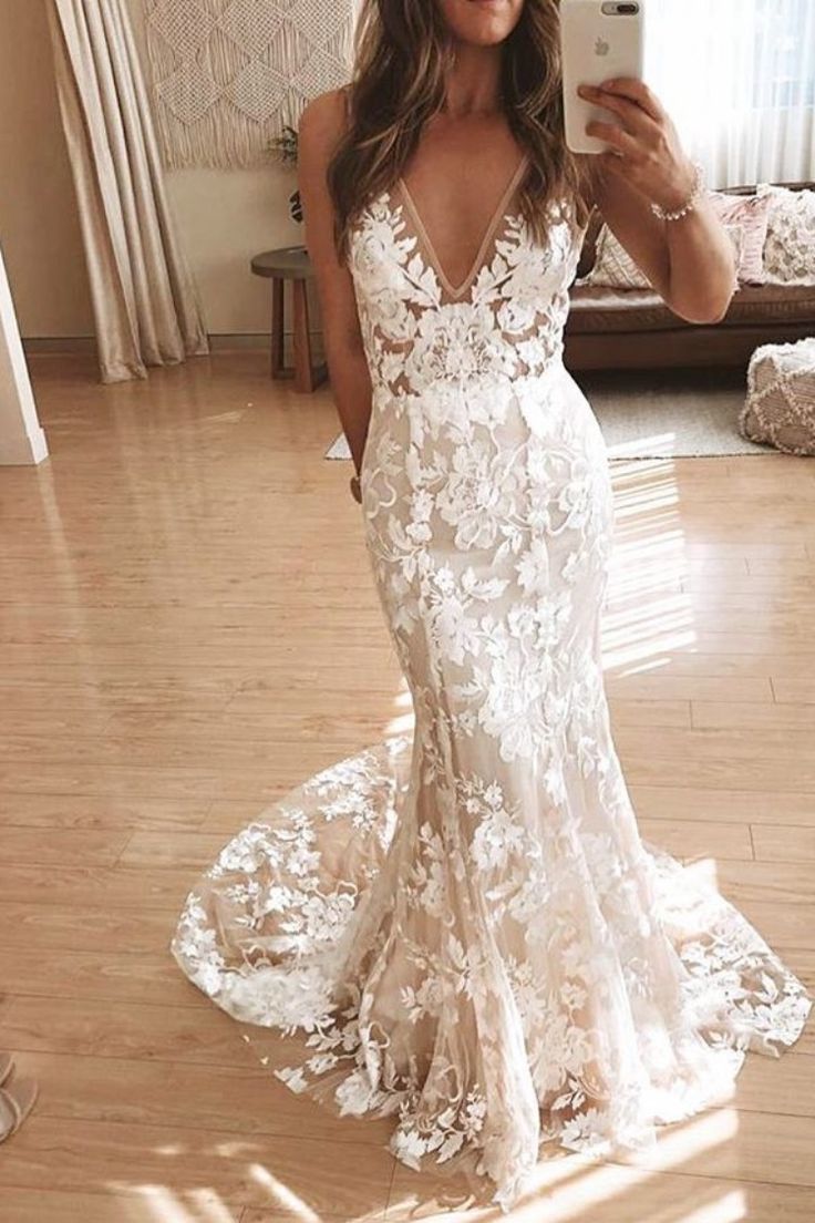 Elegante vestido de novia de sirena con escote en V y encaje