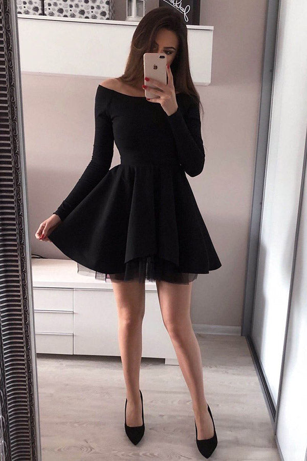 Vestido de fiesta corto sencillo de manga larga y color negro con corte A