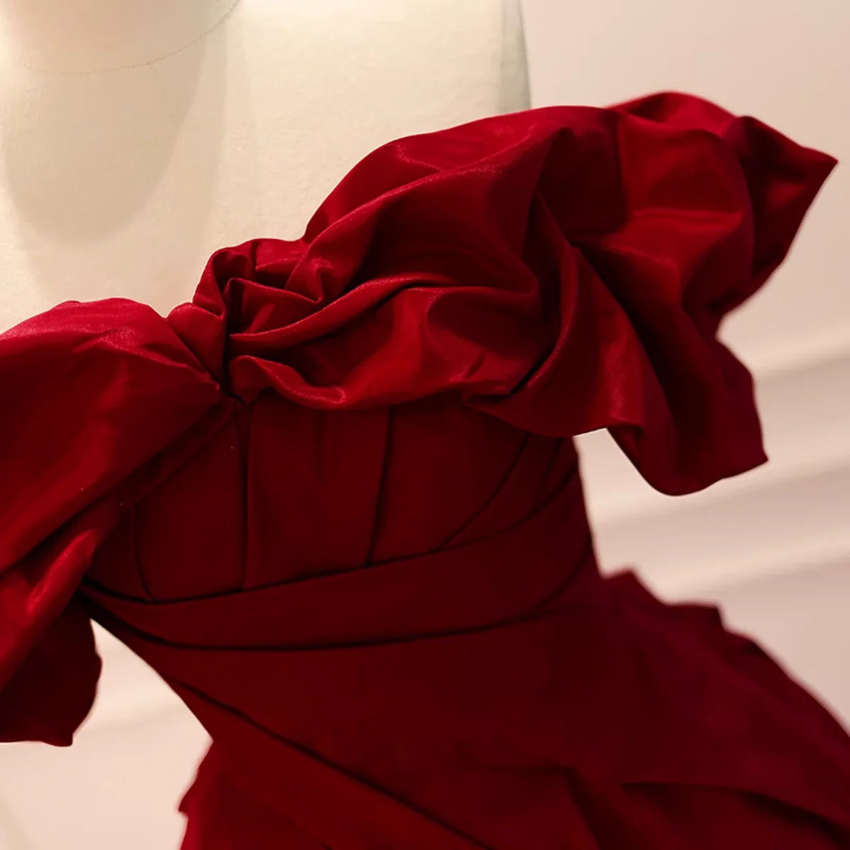 Vestido de fiesta largo elegante de satén rojo vino con hombros descubiertos, vestido de fiesta de escote corazón rojo vino TP1177
