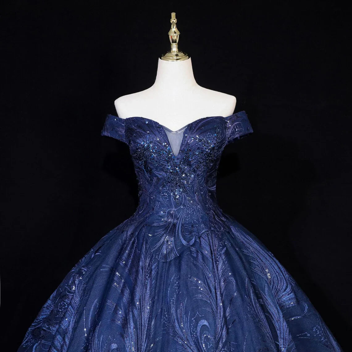 Precioso vestido de fiesta de tul floral azul marino para quinceañeras, vestido formal largo azul marino con hombros descubiertos TP1181