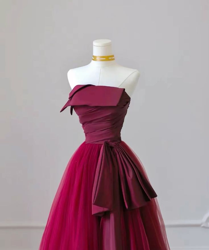 Elegante vestido de fiesta largo de tul satinado sin tirantes, corte en A, color rojo, TP1636