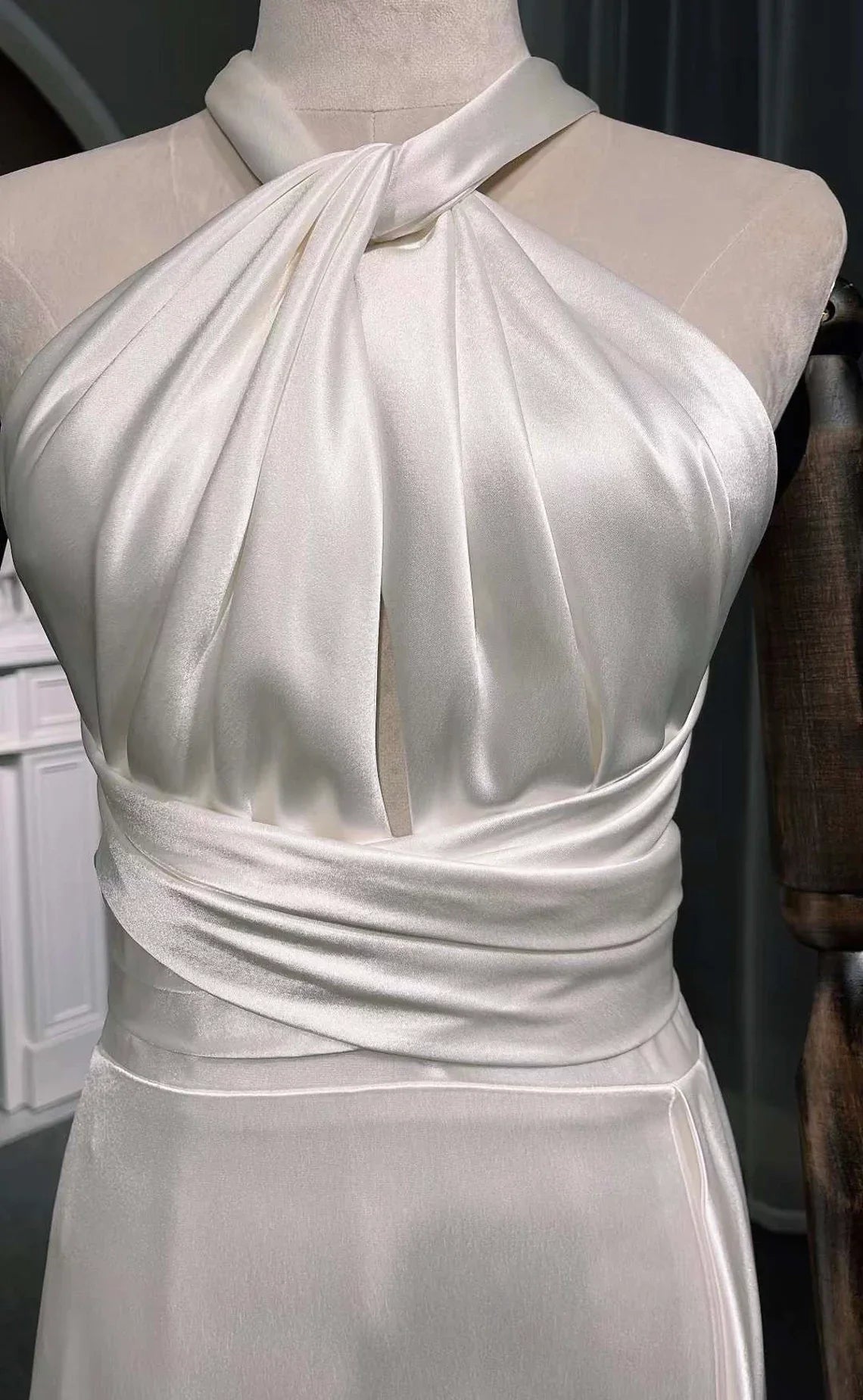 Vestido vintage color marfil con cuello halter, diseño sencillo, corte A, de satén, largo, para noche y graduación, TP1670