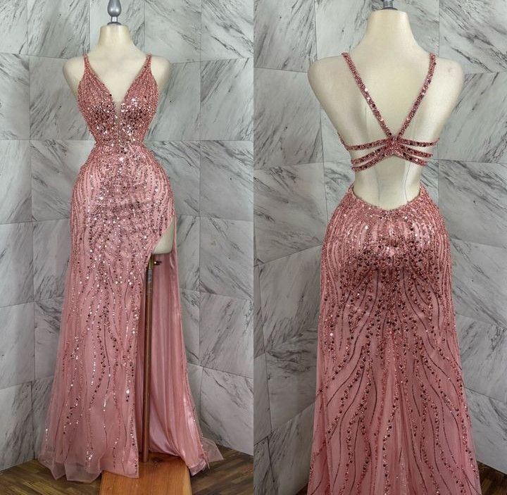 Vestido de fiesta largo rosa con escote halter, lentejuelas, escote en V, abertura alta, espalda descubierta TP1739
