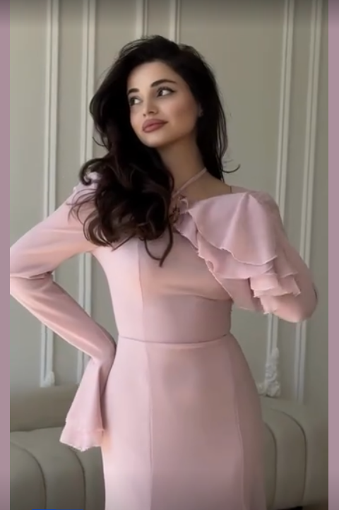 Vestido maxi de sirena rosa con mangas largas y volantes TP1799