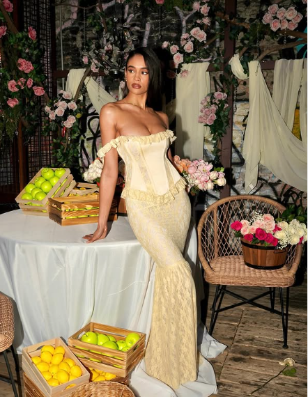 Elegante vestido de noche amarillo claro de dos piezas con encaje de sirena y escote en V TP1966
