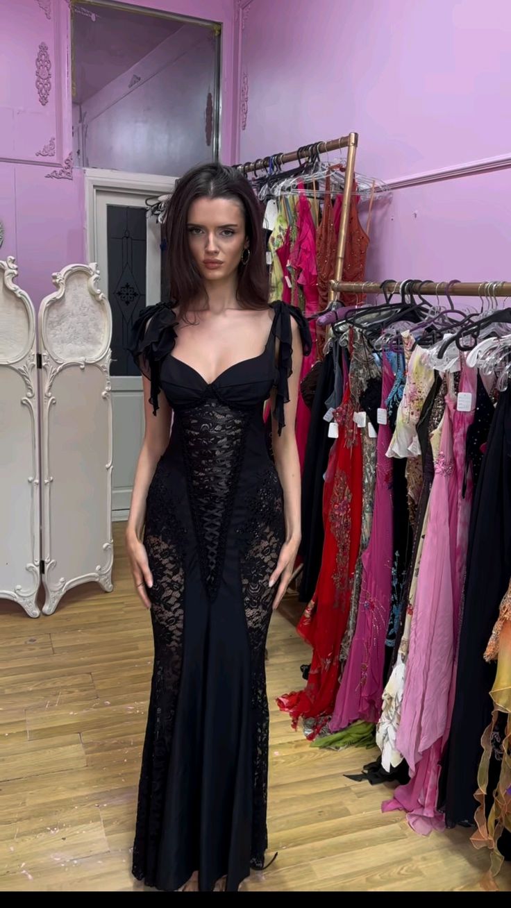 Vestido de noche sexy de sirena con encaje negro, sin tirantes y borde de gasa, TP2030