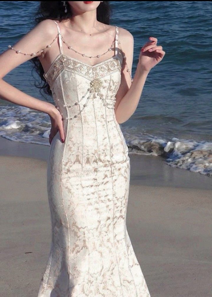 Vestido de noche vintage color marfil con escote sirena, tirantes finos, encaje perlado y largo hasta los tobillos TP2039
