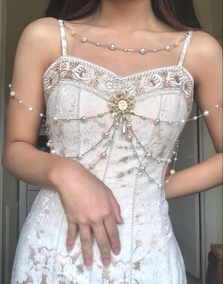 Vestido de noche vintage color marfil con escote sirena, tirantes finos, encaje perlado y largo hasta los tobillos TP2039