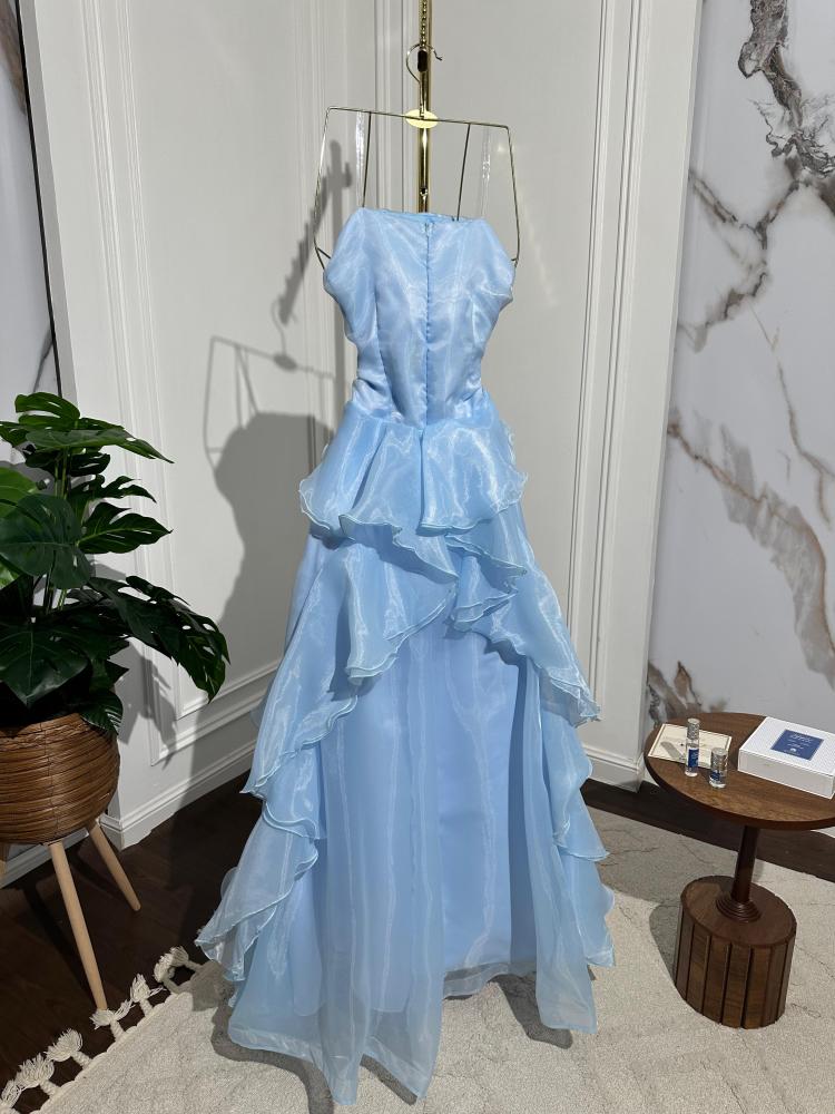 Elegante vestido de noche azul de corte A, sin mangas, de tul con volantes, TP2080
