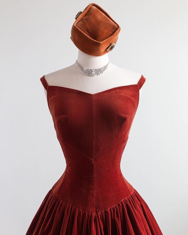 Simple Burgundy A-line Off-shoulder Velvet Short Ball Gown Evening Dress TP2137