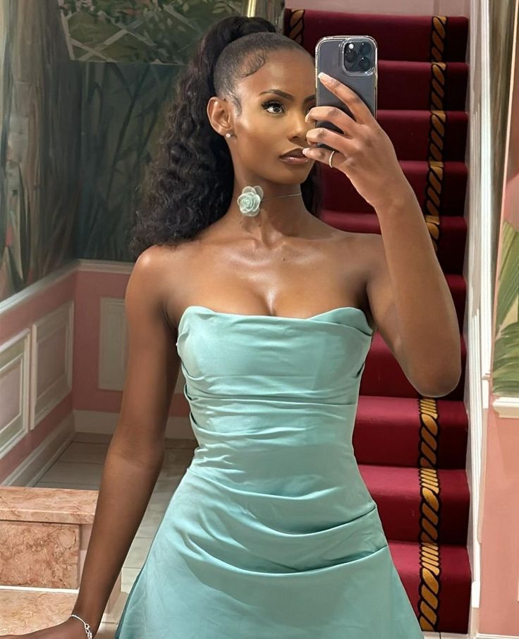 Vestido mini verde elegante sin mangas con hombros descubiertos para fiesta de bienvenida TP2216