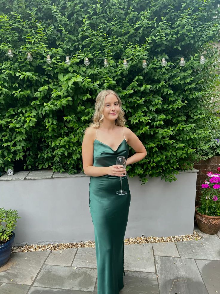 Elegante vestido de fiesta de satén verde con tirantes finos, espalda descubierta y largo hasta los tobillos, TP2297