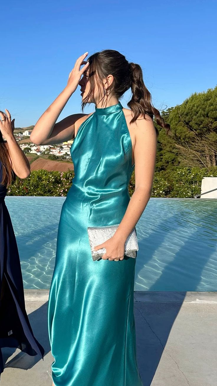 Vestido de noche largo de satén verde sencillo con cuello alto y hombros descubiertos, formal, para fiesta de graduación, TP2326