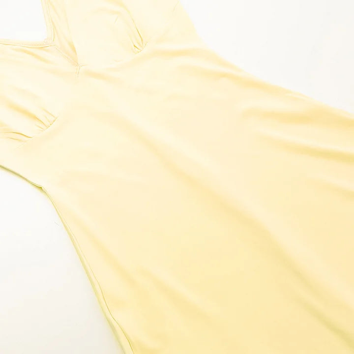 Elegante vestido de noche amarillo claro con tirantes y escote en V TP2344