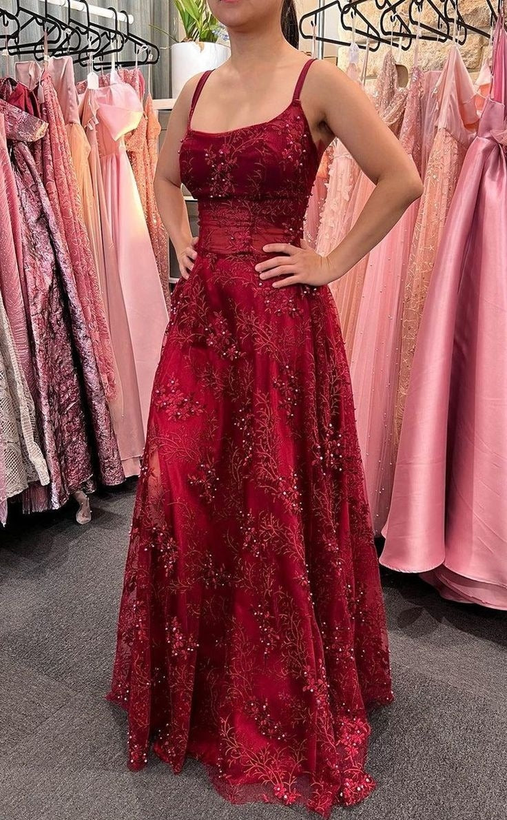 Hermoso vestido de noche largo sin mangas con tirantes y cuentas en color burdeos TP2482