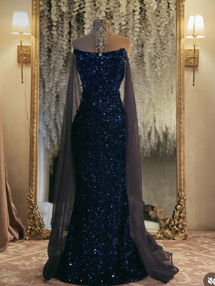 Hermoso vestido de noche azul marino con hombros descubiertos, sin mangas, con lentejuelas y corte sirena, TP2607