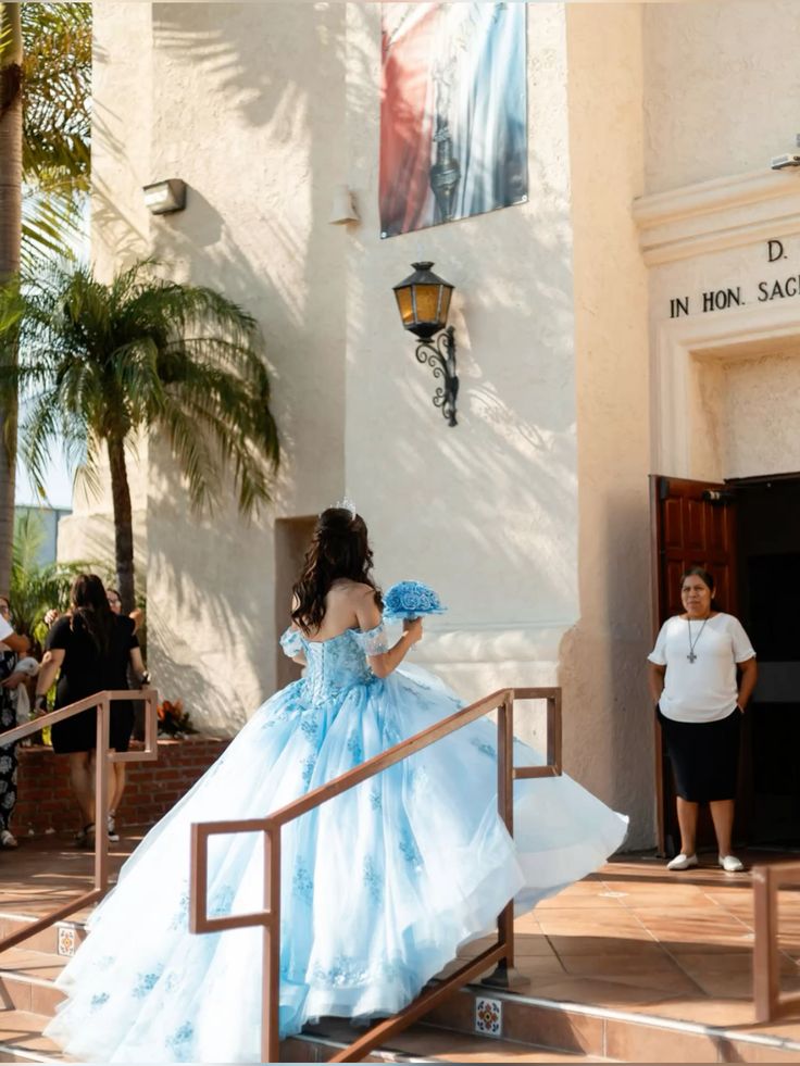 Hermoso vestido de princesa azul con hombros descubiertos, vestido de fiesta, corte A, largo hasta el suelo, TP2745