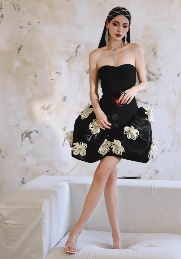 Black Sexy A Line Sweetheart Neck White Appliques Satin Short Homecoming Dress Cocktail Dress SH3575