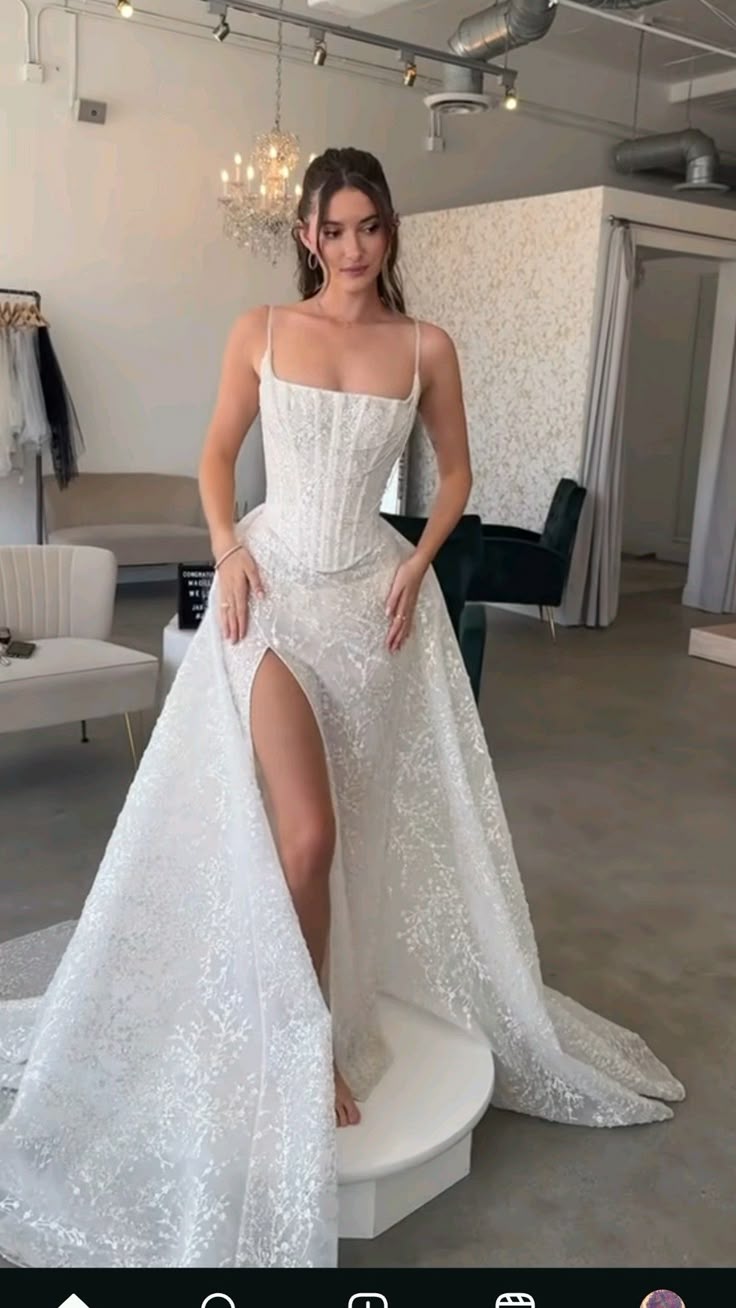 Vestido de novia de ensueño con tirantes finos y encaje blanco, vestidos de novia largos de verano W0144