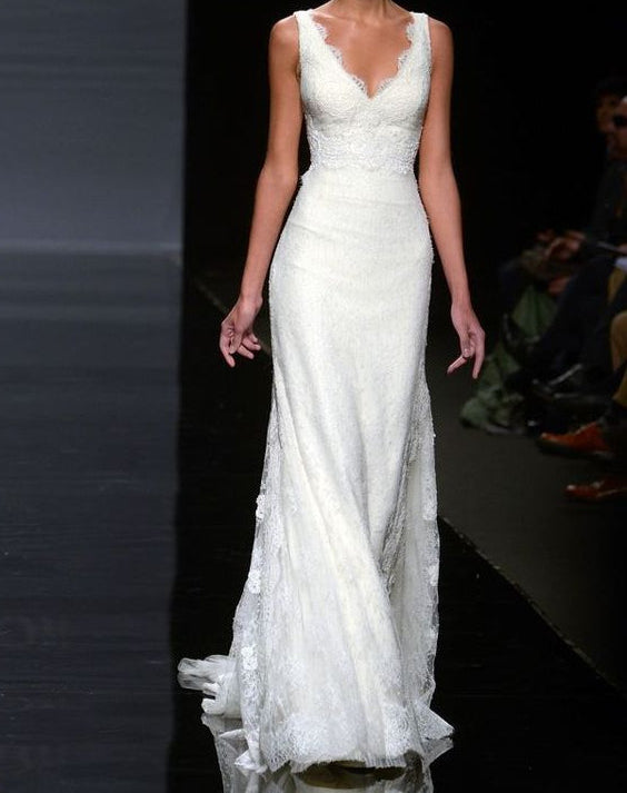 Hermoso vestido de novia de sirena con escote en V y encaje blanco de verano W0150