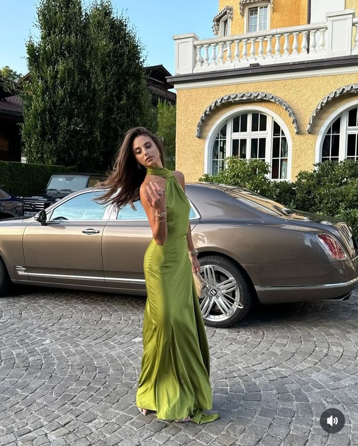 Vestido de fiesta verde de satén con un hombro al descubierto y corte recto, vestido formal de verano y primavera para invitadas de boda, atuendo para invitadas de boda W0187