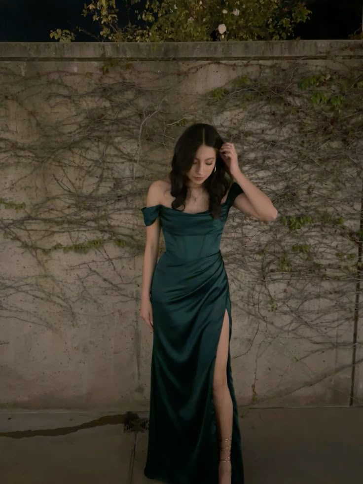 Vestido de fiesta largo de sirena con hombros descubiertos, elegante, verde, con abertura, para invitada de boda de verano, W1083