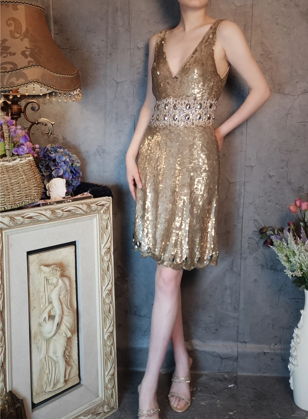 Vestido de fiesta corto estilo retro dorado con escote en V, lentejuelas brillantes y cuentas, corte A, TP4021