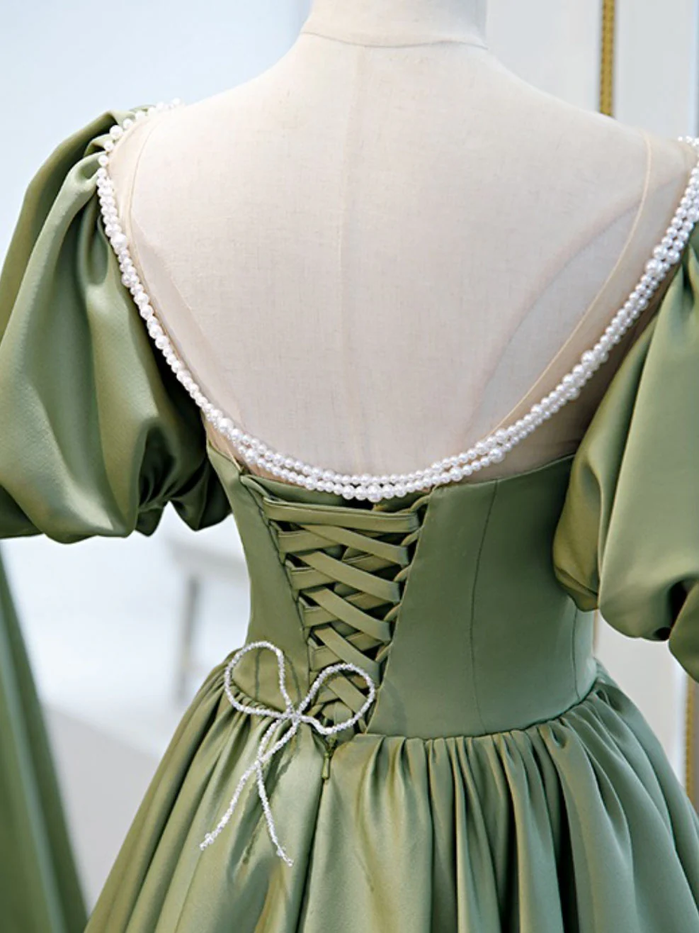 Vestido de fiesta de satén verde retro con escote corazón, manga corta, diseño con cordones, corte A, TP4075