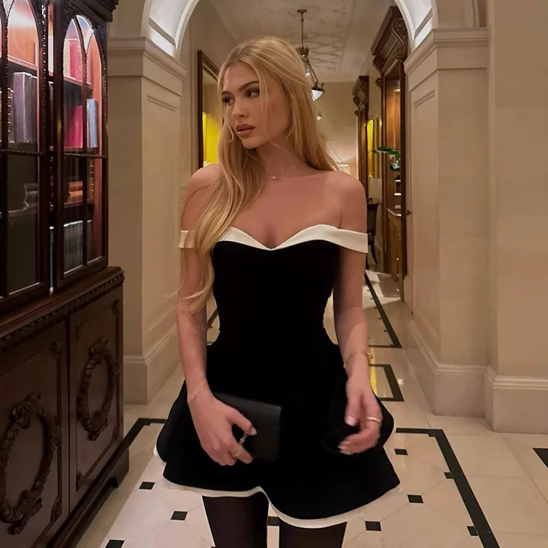 Vestido de fiesta negro de corte A con escote corazón y hombros descubiertos, TP3852