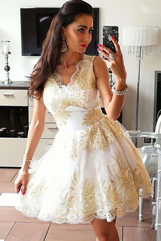 A-Line Cute V-Neck Sleeveless Tulle Homecoming Dress with Appliques cg22290