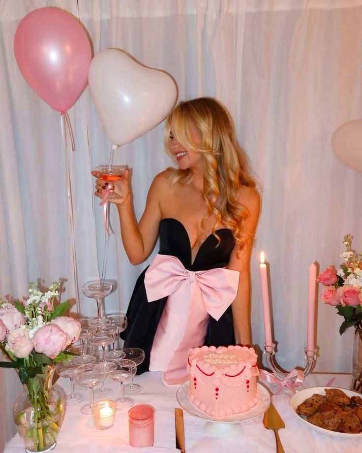 Vestido negro corto de fiesta con escote en forma de A y escote corazón para octavo grado, vestido de verano para escuela secundaria, atuendos para 18.º cumpleaños con lazo rosa DH1207