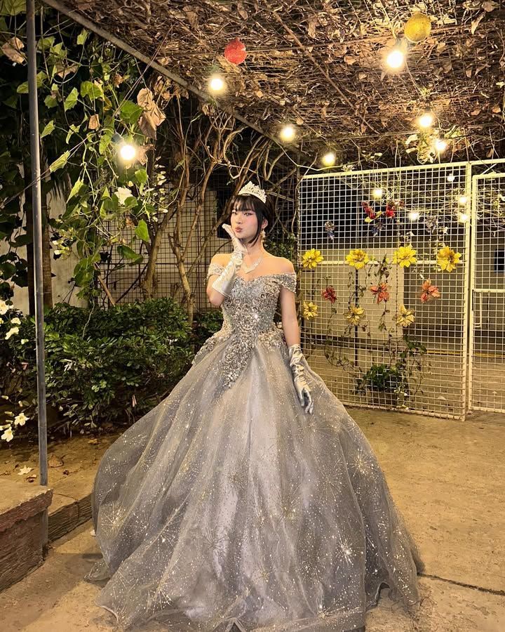 Vestido de quinceañera largo con hombros descubiertos y lentejuelas en gris plateado, con encaje, para 15 años, dulce 16, H1857