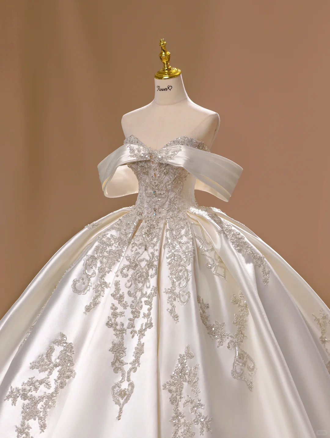 Vestido de novia estilo princesa, de satén, con hombros descubiertos y encaje, mangas cortas, DH2803