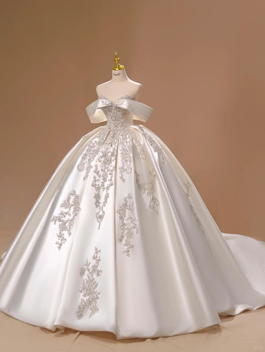 Vestido de novia estilo princesa, de satén, con hombros descubiertos y encaje, mangas cortas, DH2803