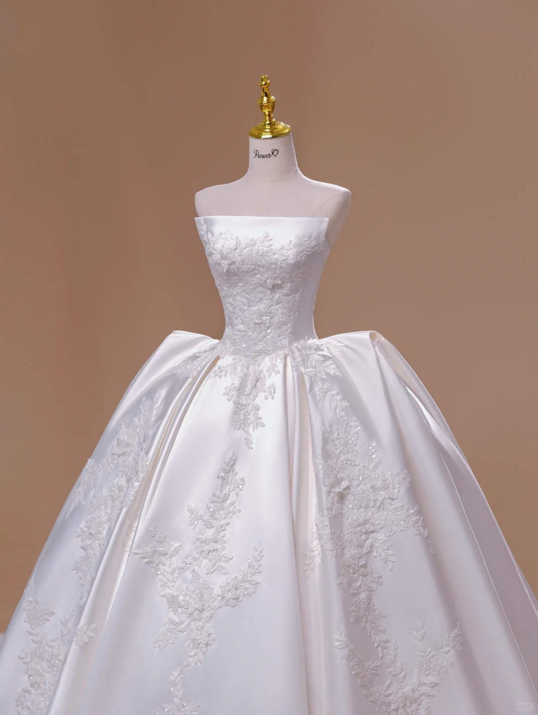 Vestido de novia de cuento de hadas, estilo princesa, sin tirantes, sin mangas, de satén blanco y encaje, DH2804