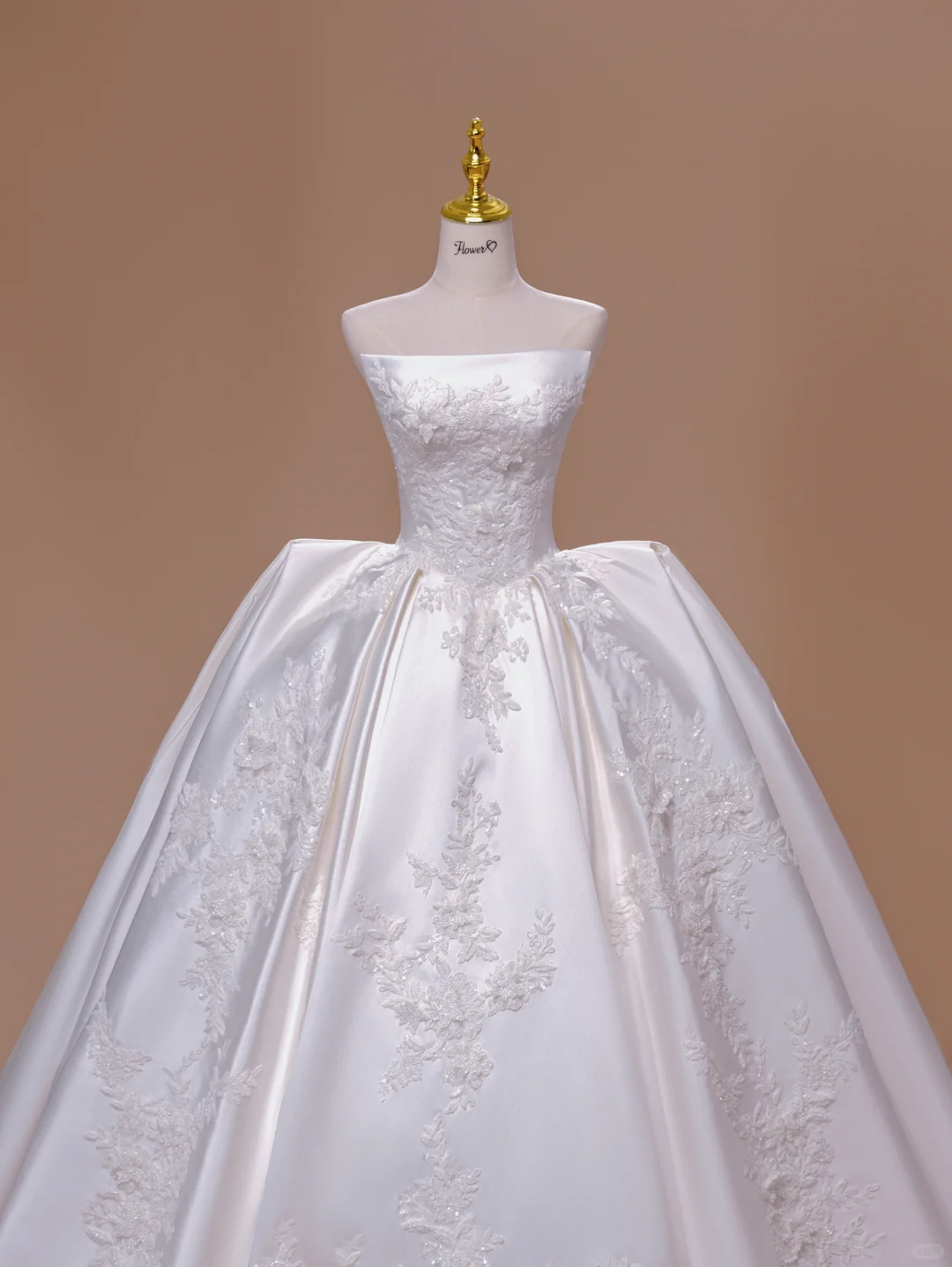 Vestido de novia de cuento de hadas, estilo princesa, sin tirantes, sin mangas, de satén blanco y encaje, DH2804