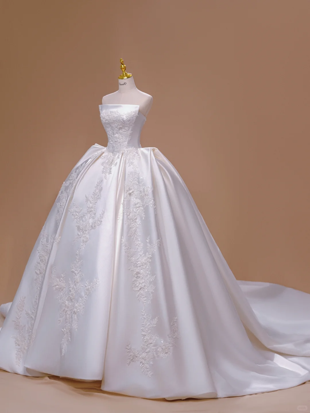 Vestido de novia de cuento de hadas, estilo princesa, sin tirantes, sin mangas, de satén blanco y encaje, DH2804