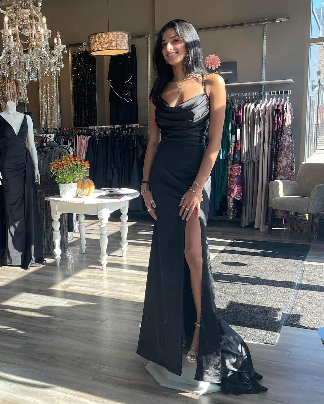 Vestido de fiesta de sirena negro largo, con tirantes finos y escote en V, de satén, para gala de cumpleaños