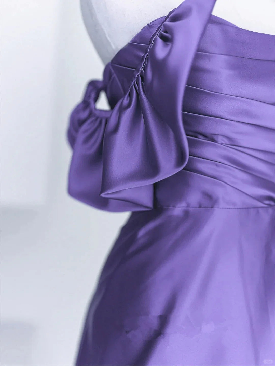 Hermoso vestido formal de satén morado con hombros descubiertos, vestido de noche de satén morado, vestido de fiesta TP1052