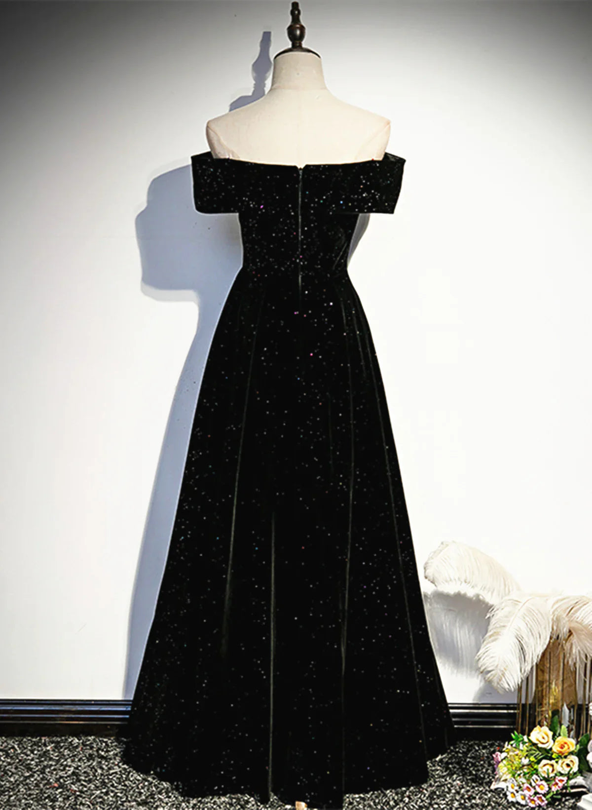 Vestido de fiesta largo de terciopelo negro con escote corazón y hombros descubiertos, vestido de noche negro TP1075