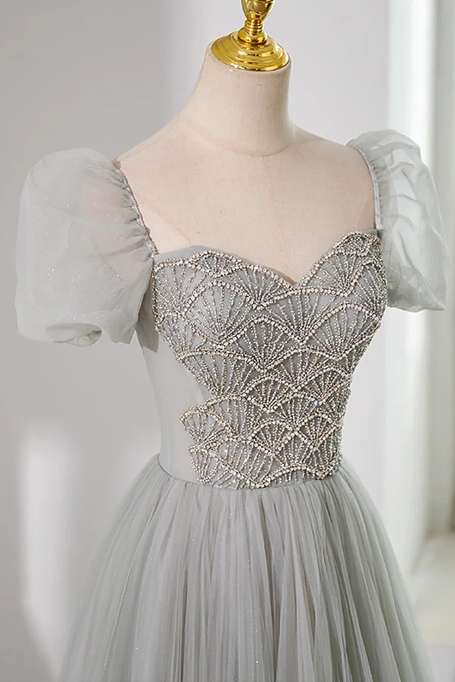 Vestido de fiesta largo de tul gris con cuentas, corte A, manga corta, TP459