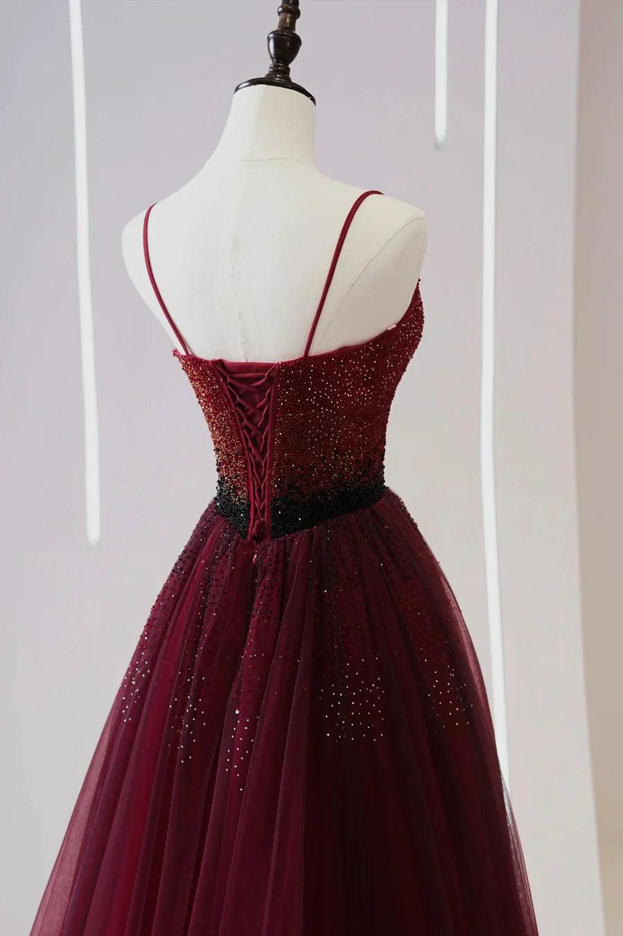 Vestido de fiesta largo de tul burdeos con cuentas, corte A, tirantes finos, TP533