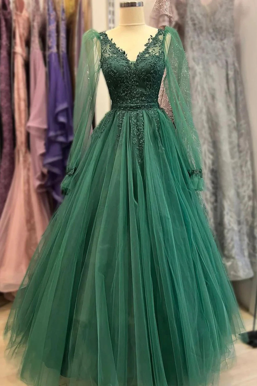 Vestidos de fiesta largos de tul verde con escote en V y manga larga en forma de A TP654
