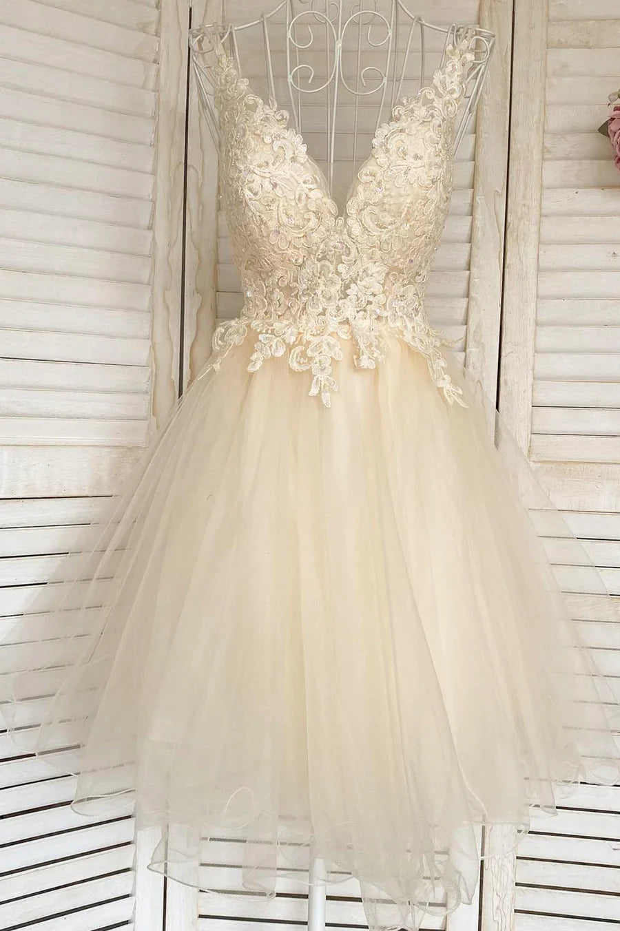 Vestidos de fiesta cortos de encaje con escote en V color champán, minivestidos de fiesta de corte A TP911